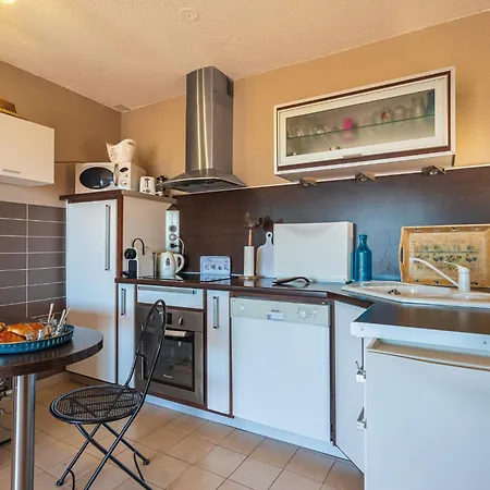 Lejlighed Les Emeraudes-3 By Interhome